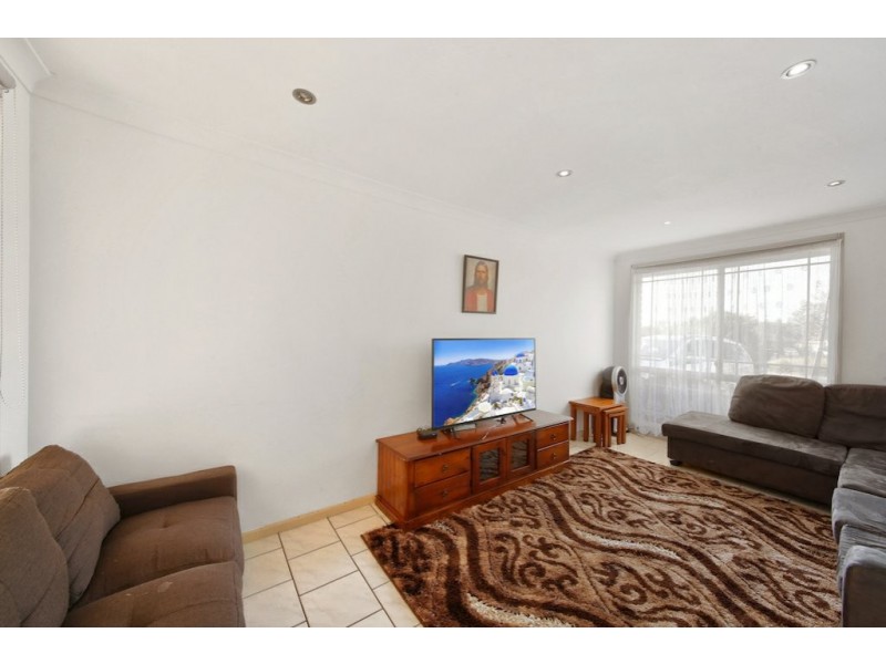 16 Elliot Place, St Helens Park NSW 2560