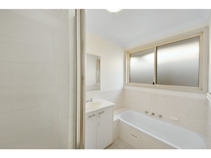 16 Elliot Place, St Helens Park NSW 2560