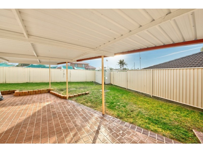 16 Elliot Place, St Helens Park NSW 2560