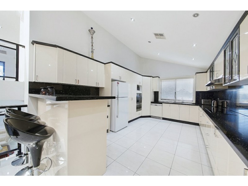 4 Pomo Close, Greenfield Park NSW 2176