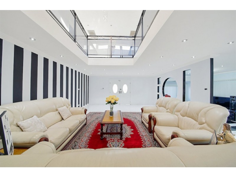 4 Pomo Close, Greenfield Park NSW 2176