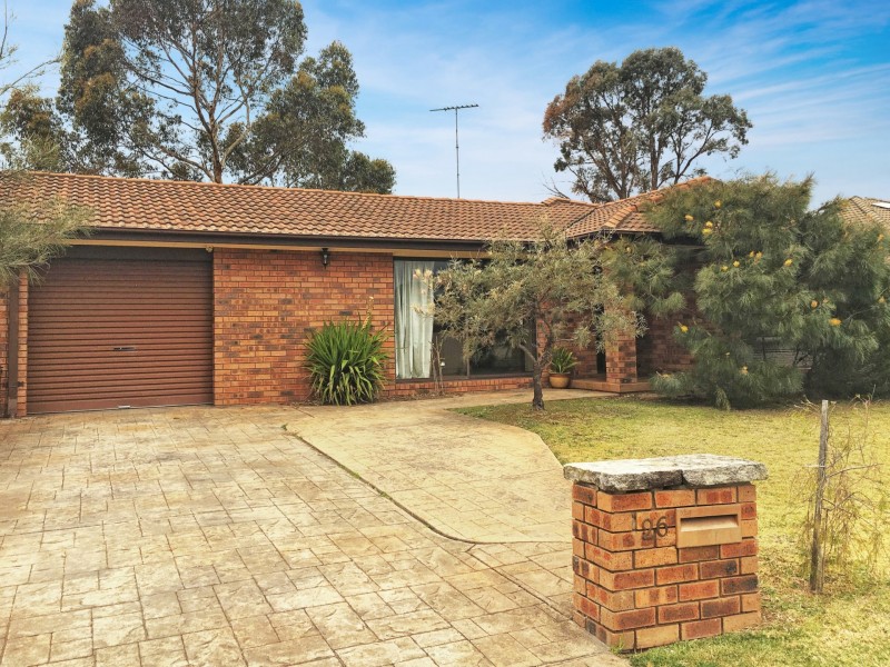 26 Bernardo Street, Rosemeadow NSW 2560