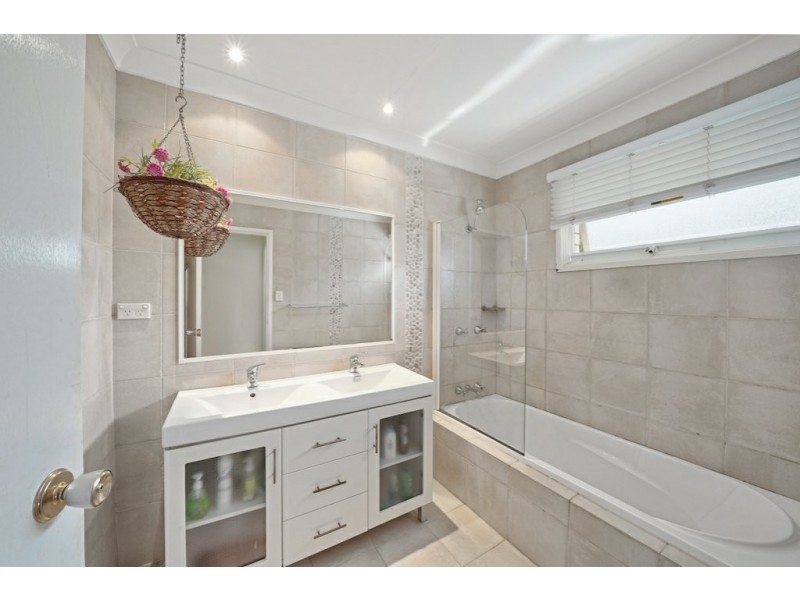 6 Yulunga Place, Bradbury NSW 2560