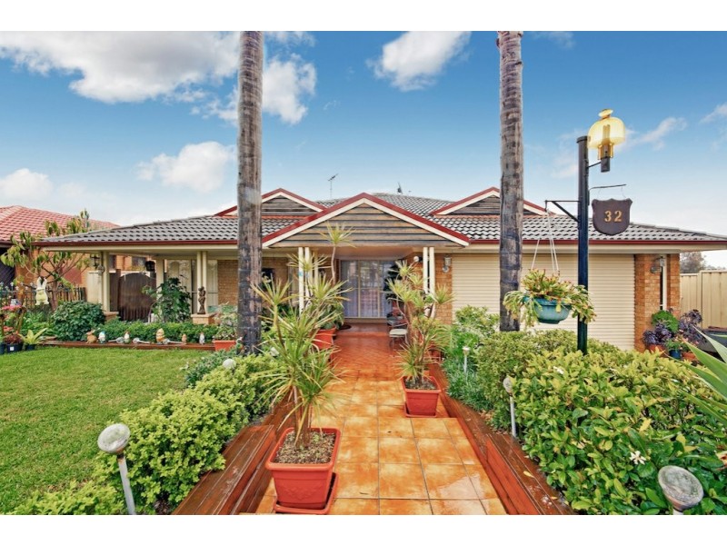 32 Hamlet Crescent, Rosemeadow NSW 2560