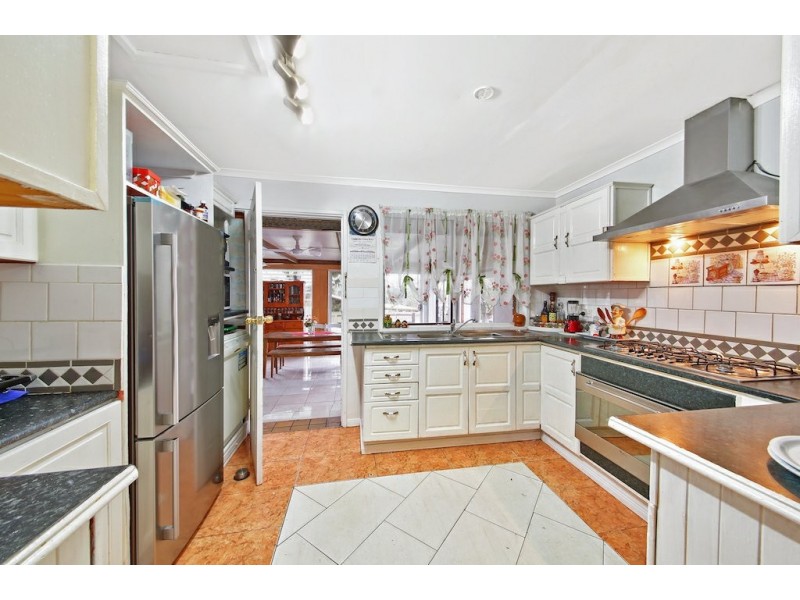 32 Hamlet Crescent, Rosemeadow NSW 2560