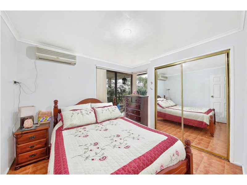 32 Hamlet Crescent, Rosemeadow NSW 2560