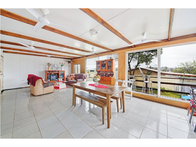 32 Hamlet Crescent, Rosemeadow NSW 2560