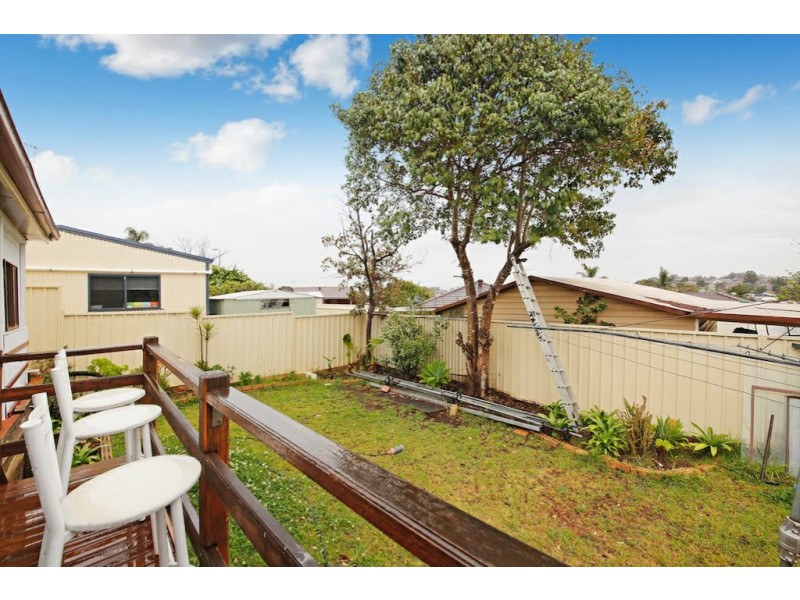 32 Hamlet Crescent, Rosemeadow NSW 2560