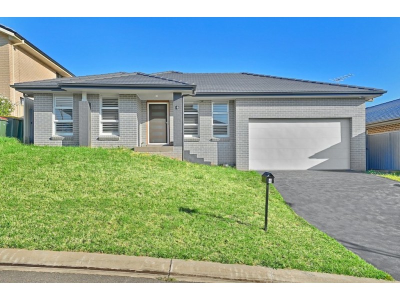 6 Waterworth Pl, St Helens Park NSW 2560
