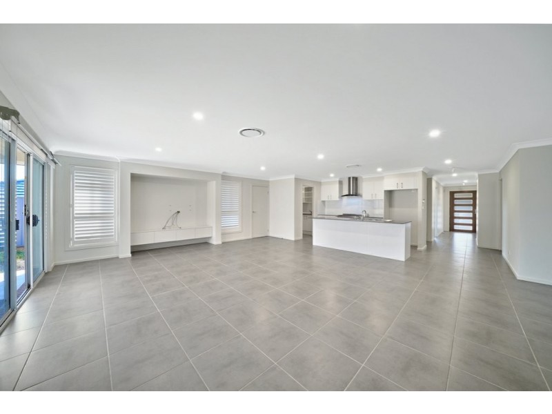 6 Waterworth Pl, St Helens Park NSW 2560
