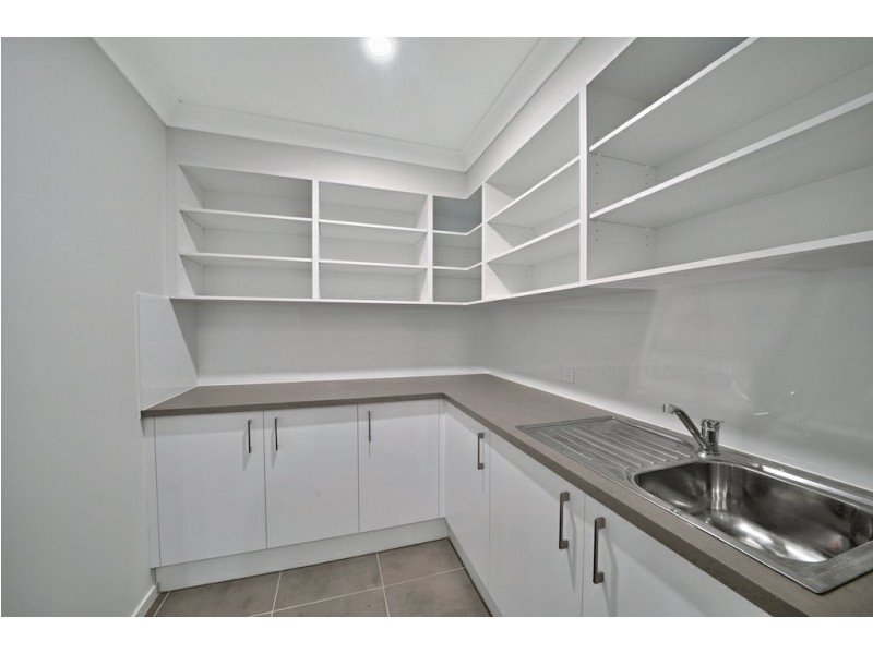 6 Waterworth Pl, St Helens Park NSW 2560