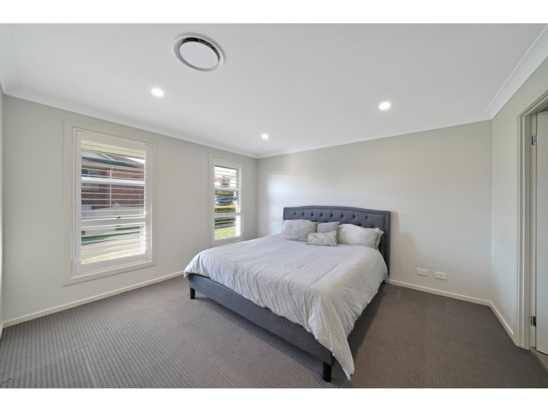 6 Waterworth Pl, St Helens Park NSW 2560