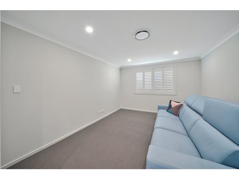 6 Waterworth Pl, St Helens Park NSW 2560