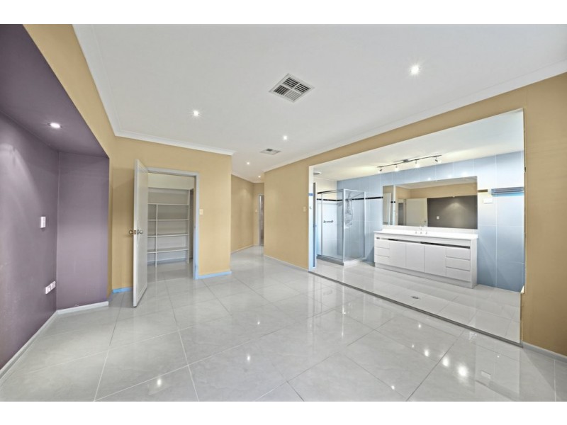 12 Englorie Park Drive, Glen Alpine NSW 2560