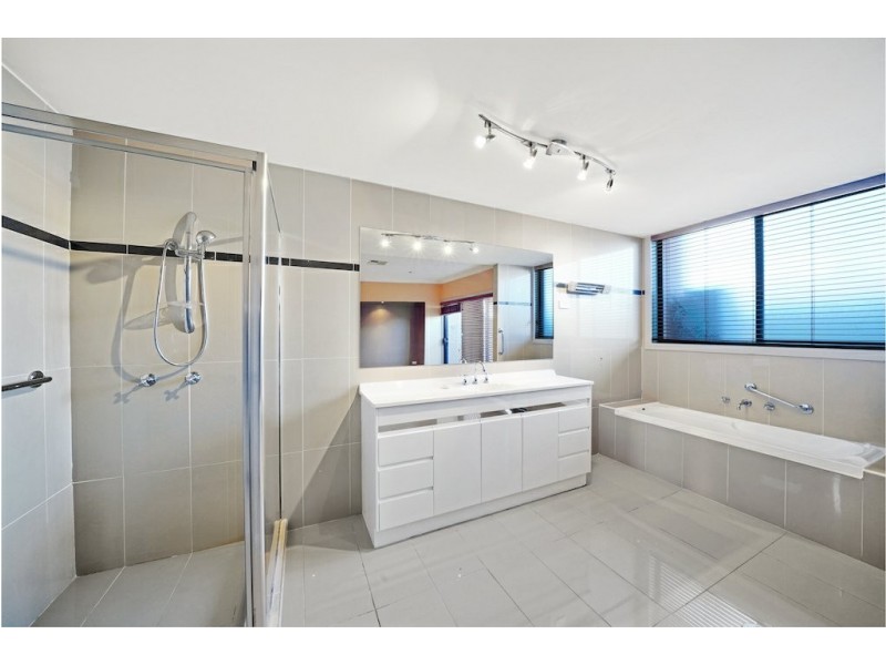 12 Englorie Park Drive, Glen Alpine NSW 2560