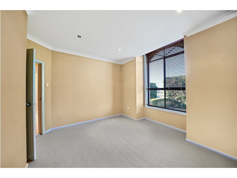 12 Englorie Park Drive, Glen Alpine NSW 2560