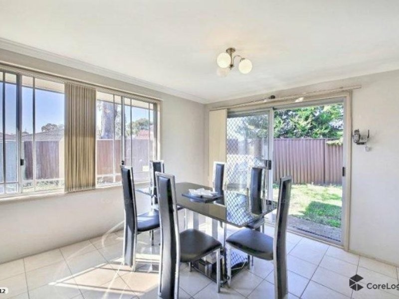 31 Gadshill Place, Rosemeadow NSW 2560