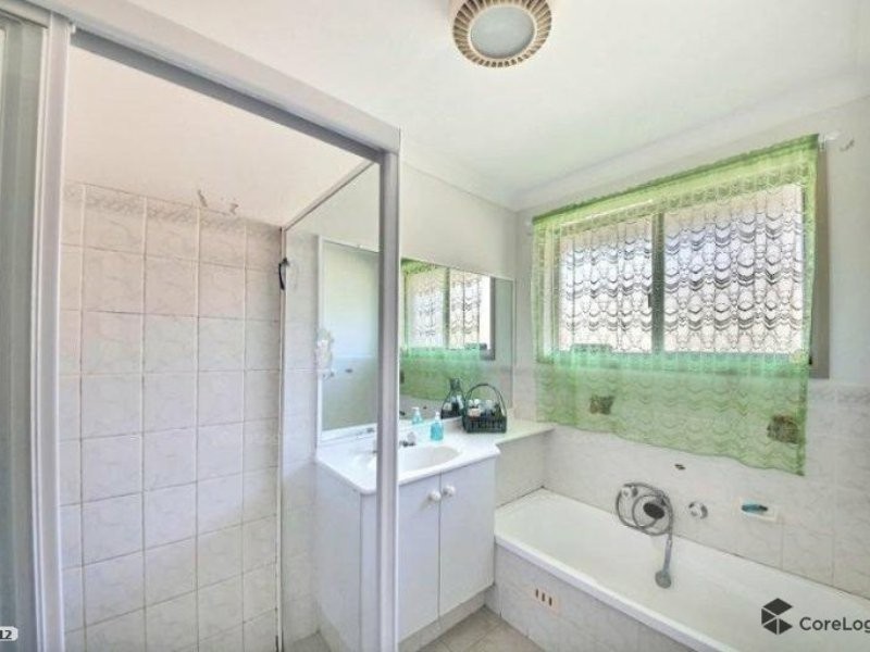31 Gadshill Place, Rosemeadow NSW 2560