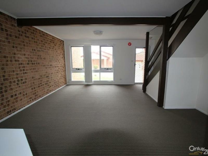 2/7 Hanlon Place, Minto NSW 2566