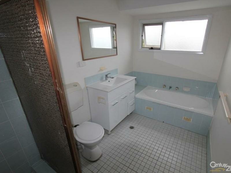 2/7 Hanlon Place, Minto NSW 2566