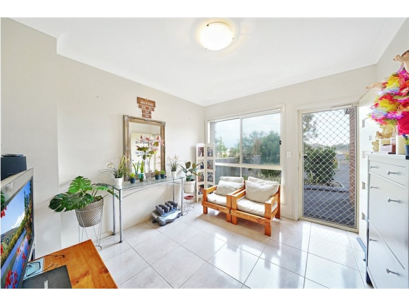 16/4 Feldspar Road, Eagle Vale NSW 2558