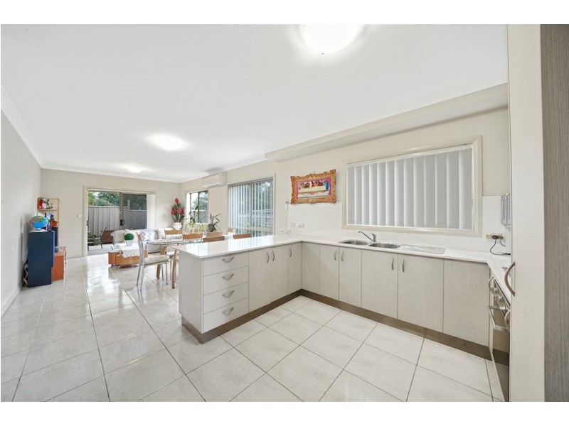 16/4 Feldspar Road, Eagle Vale NSW 2558
