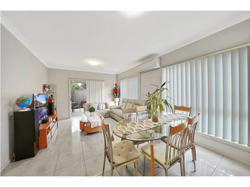 16/4 Feldspar Road, Eagle Vale NSW 2558