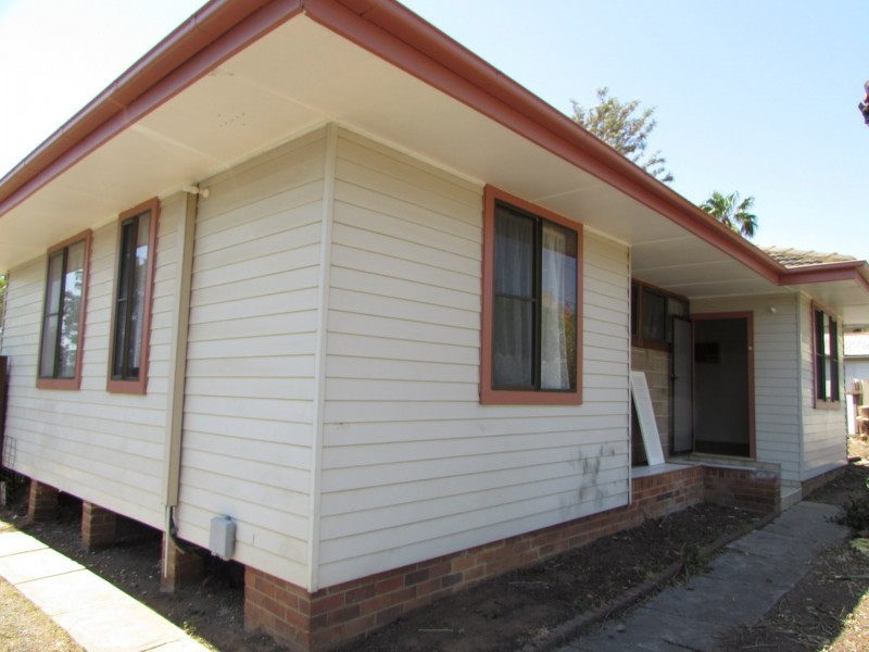 64 Chamberlain Street, Campbelltown NSW 2560