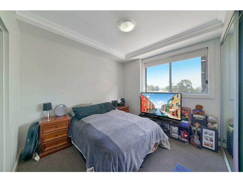 Unit 32/37-41 Chamberlain Street, Campbelltown NSW 2560
