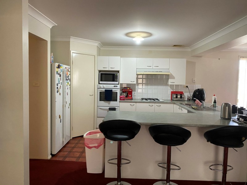 121 St Helens Park Drive, St Helens Park NSW 2560