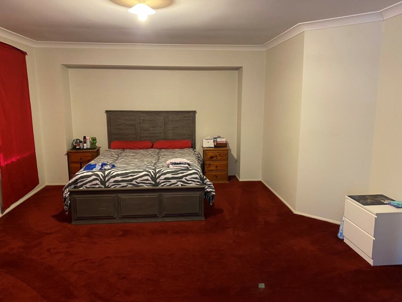 121 St Helens Park Drive, St Helens Park NSW 2560