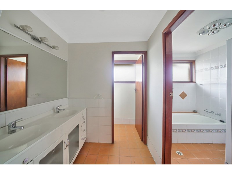 58 Pinaroo Crescent, Bradbury NSW 2560