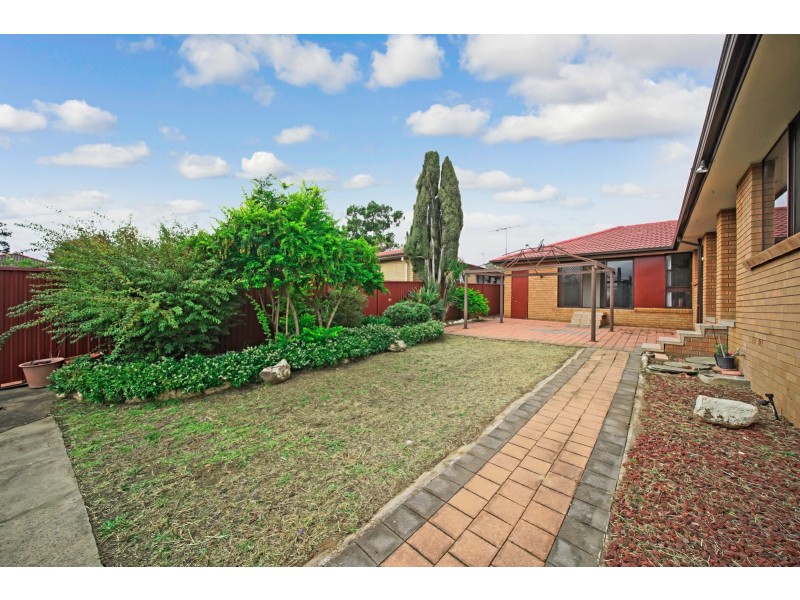 58 Pinaroo Crescent, Bradbury NSW 2560