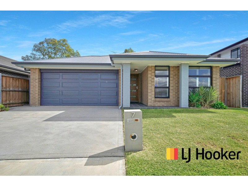 7 Dowie Drive, Claymore NSW 2559