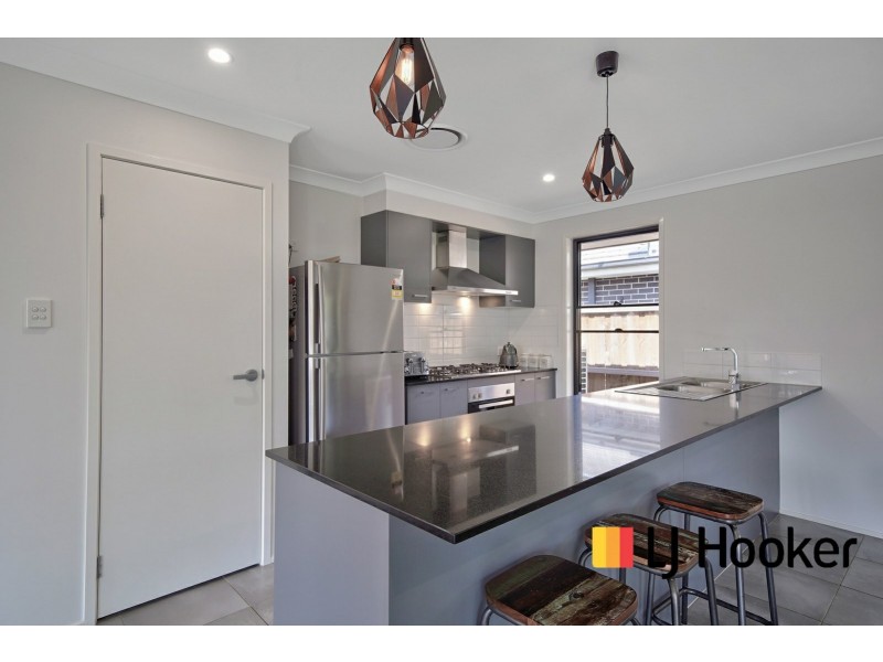 7 Dowie Drive, Claymore NSW 2559