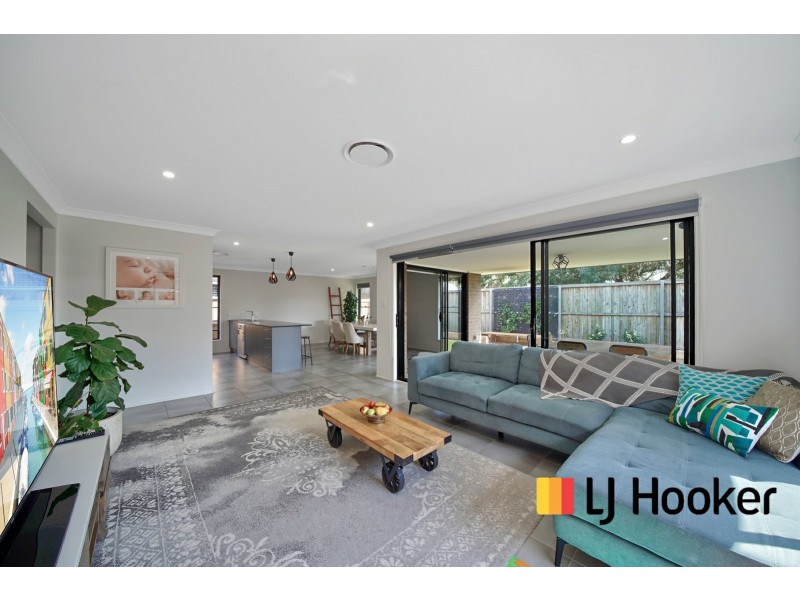 7 Dowie Drive, Claymore NSW 2559