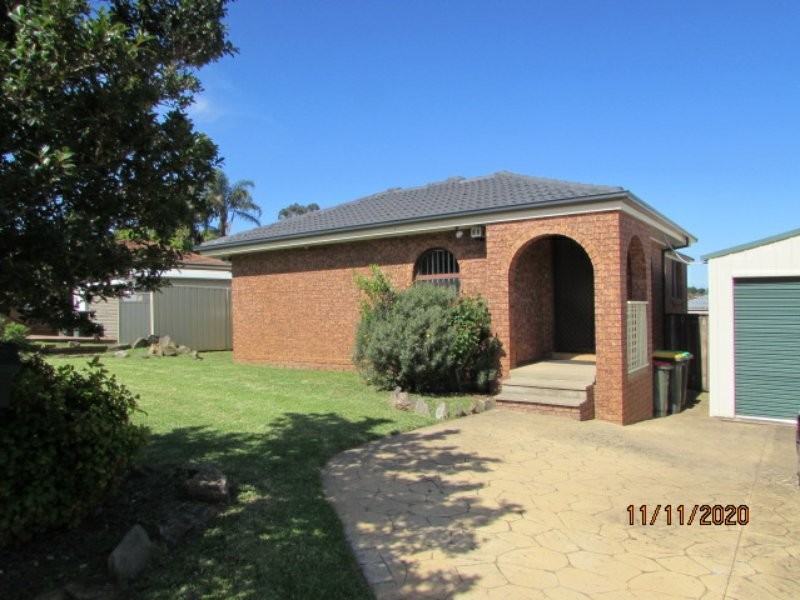 39 Othello Avenue, Rosemeadow NSW 2560