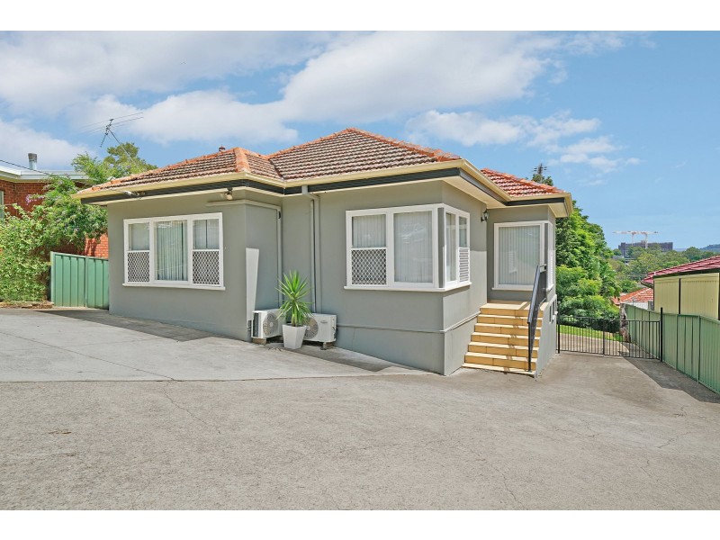 32 Hilltop Crescent, Campbelltown NSW 2560
