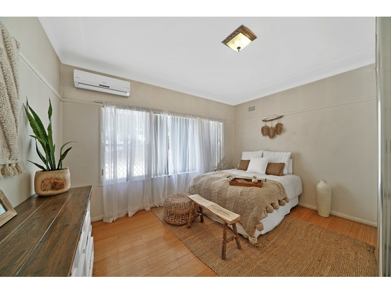 32 Hilltop Crescent, Campbelltown NSW 2560