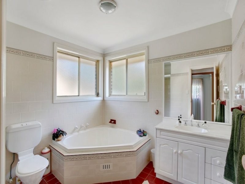 2 Mount Sugarloaf Drive, Glen Alpine NSW 2560