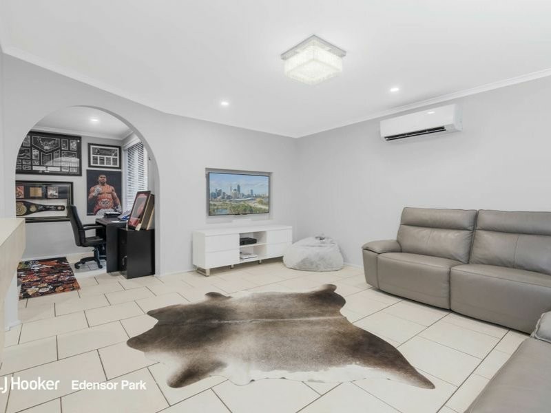 4 Ohio Place, Kearns NSW 2558