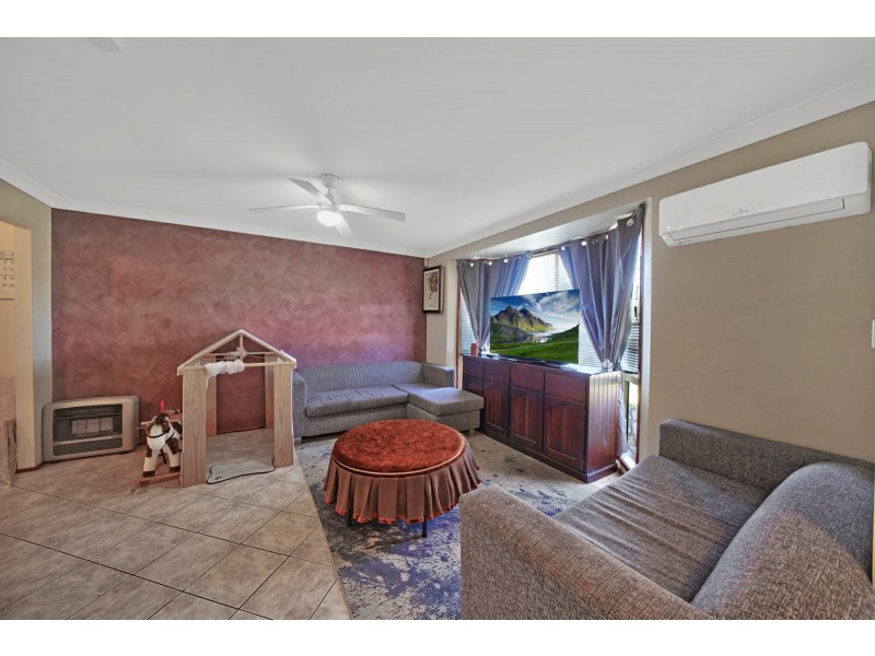 18 Pyramus Circuit, Rosemeadow NSW 2560
