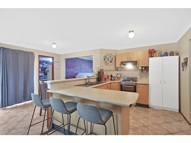 18 Pyramus Circuit, Rosemeadow NSW 2560