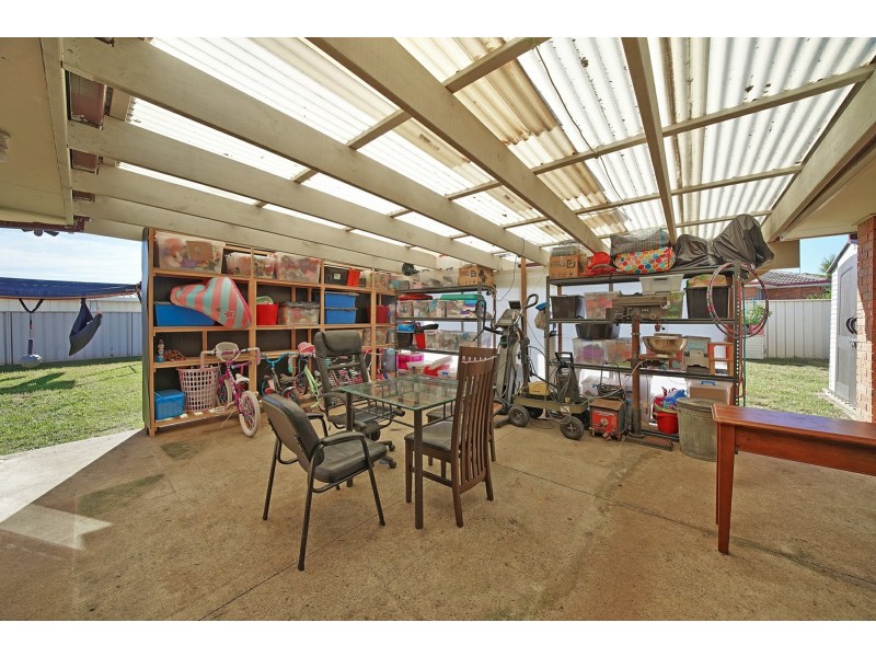 18 Pyramus Circuit, Rosemeadow NSW 2560