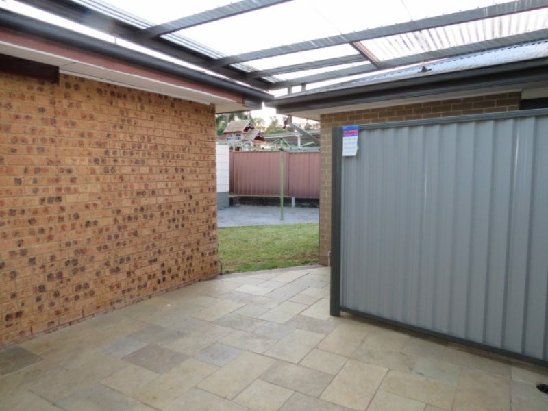 5 Sampson Place, Rosemeadow NSW 2560