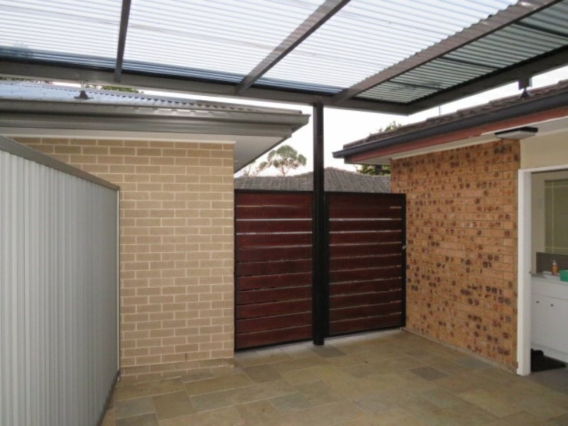 5 Sampson Place, Rosemeadow NSW 2560