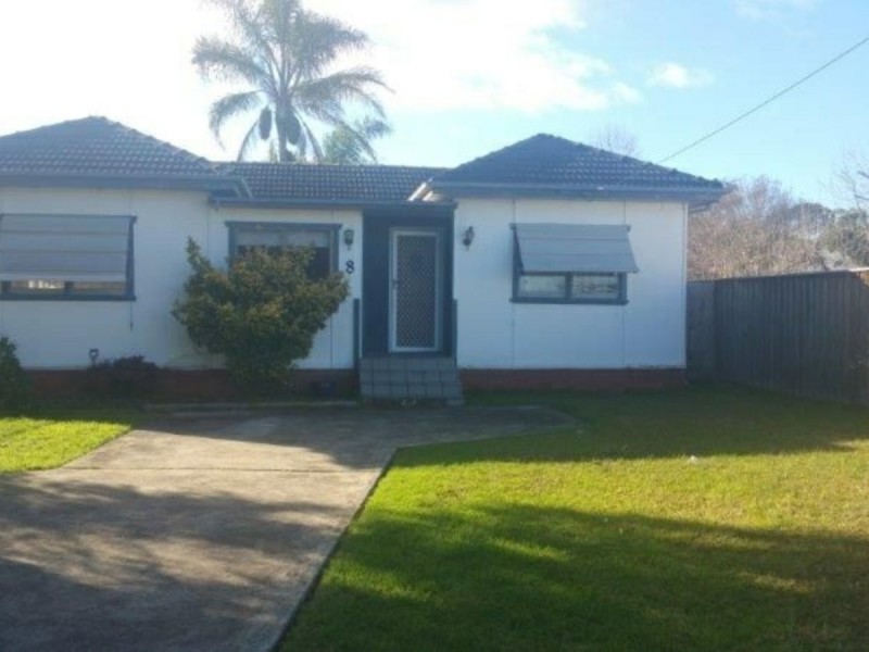 8 Alam Place, Campbelltown NSW 2560
