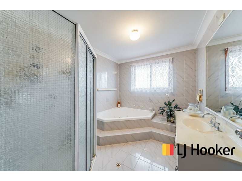 10 Arkansas Place, Kearns NSW 2558