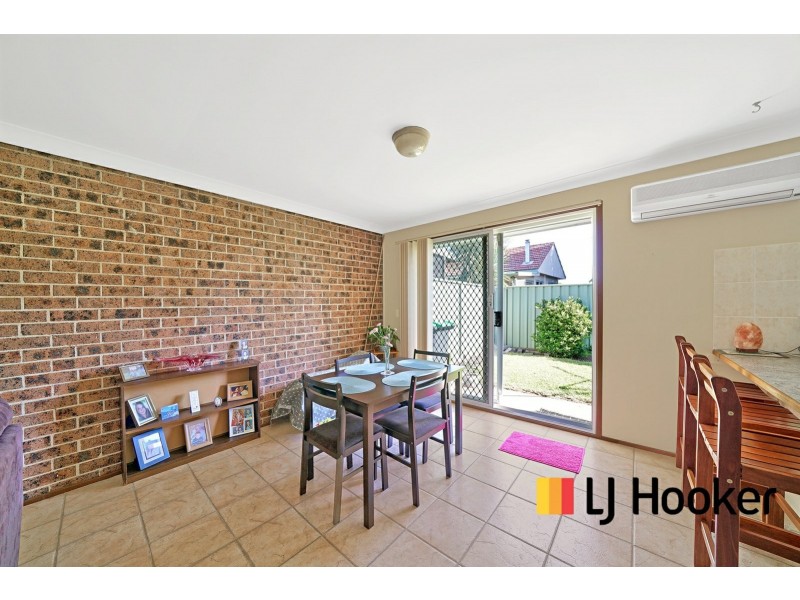2/63 Kingsclare Rd, Leumeah NSW 2560