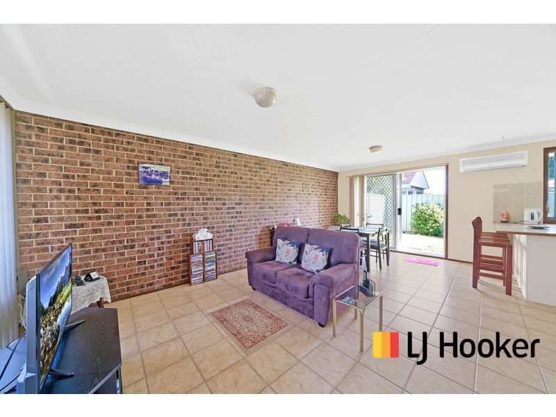 2/63 Kingsclare Rd, Leumeah NSW 2560